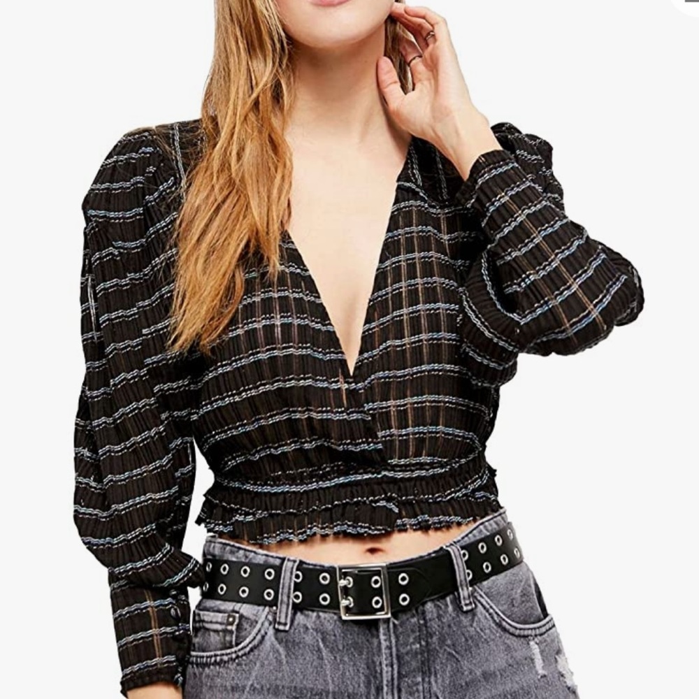 Free people cropped long sleeve top. Brand new. Never worn!